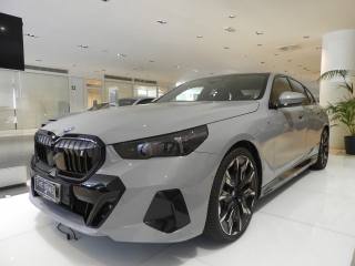 BMW i5 eDrive 40 MSport *Pronta Consegna (rif. 20215149), Anno 2 - Hauptbild