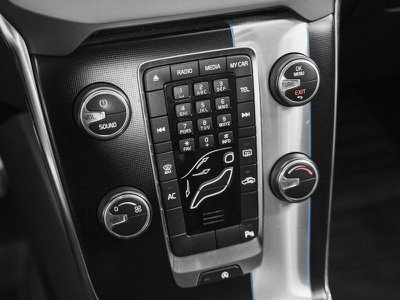 Volvo XC60 2.0 B4 Momentum Pro AWD Geartronic, Anno 2021, KM 460 - Hauptbild